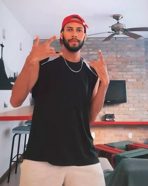 All tanned up and ready to enjoy the weekend!!! How you guys doing?