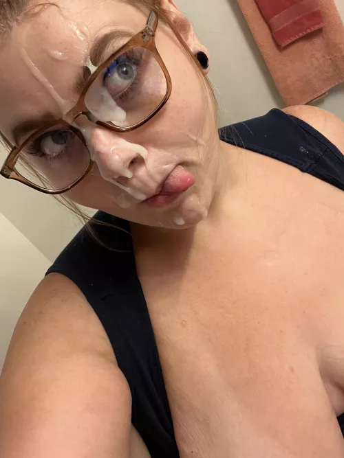 Anyone like silly cum selfies hehe 🤭 
