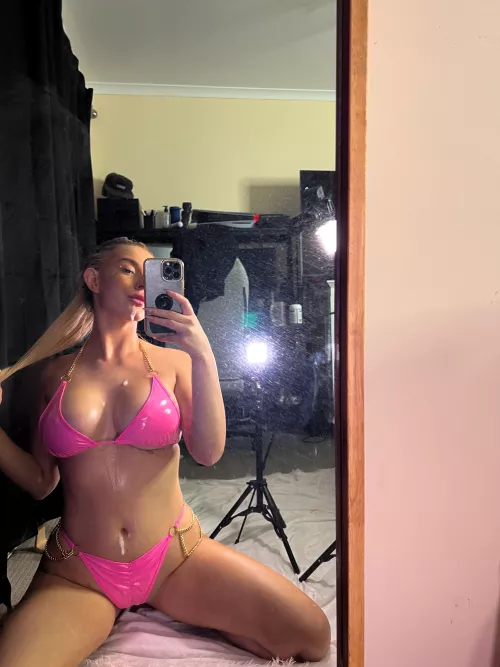 Bimbo in latex , covered in cum 