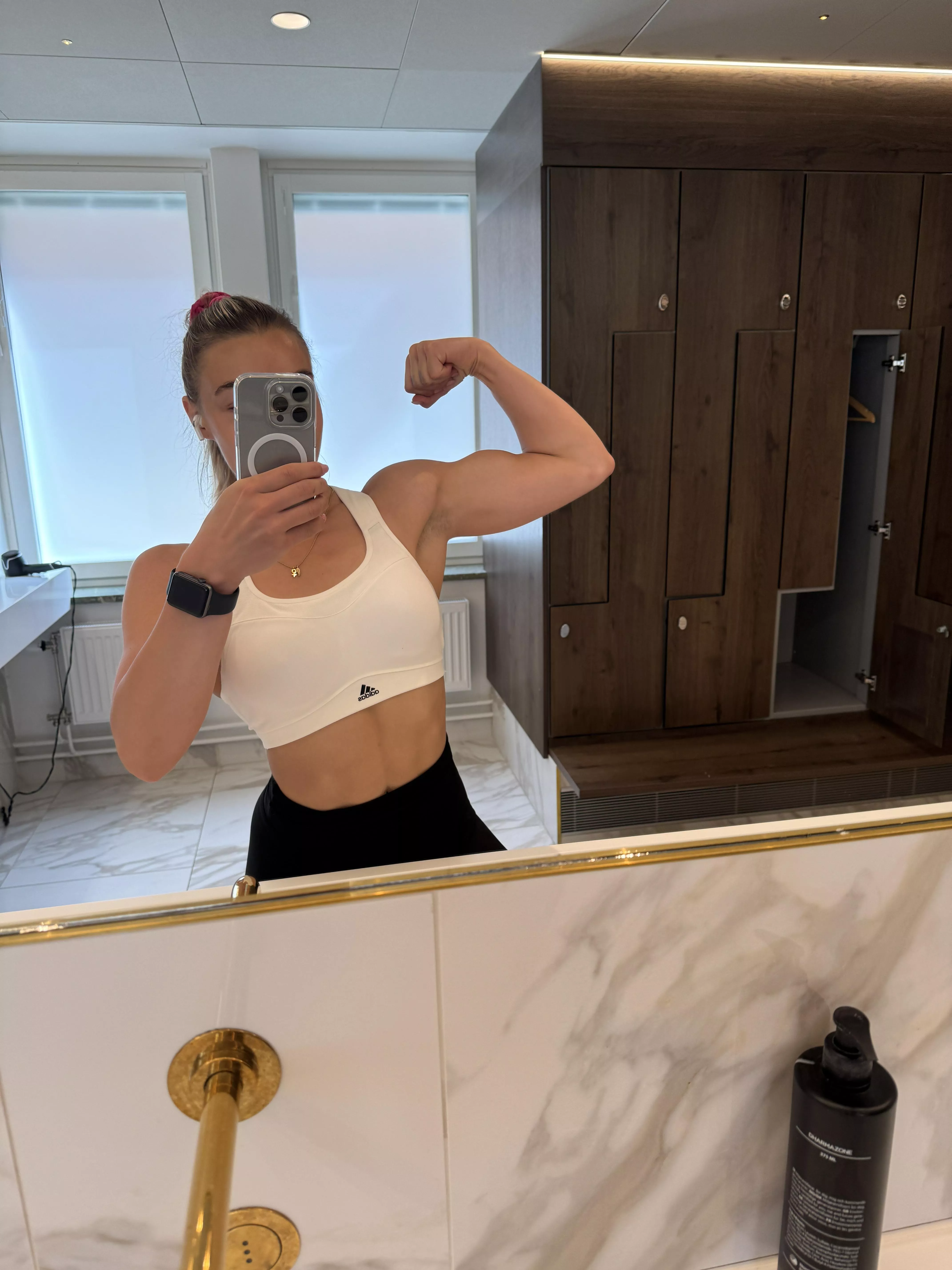 Ever wondered what it's like to meet your dream girl?
