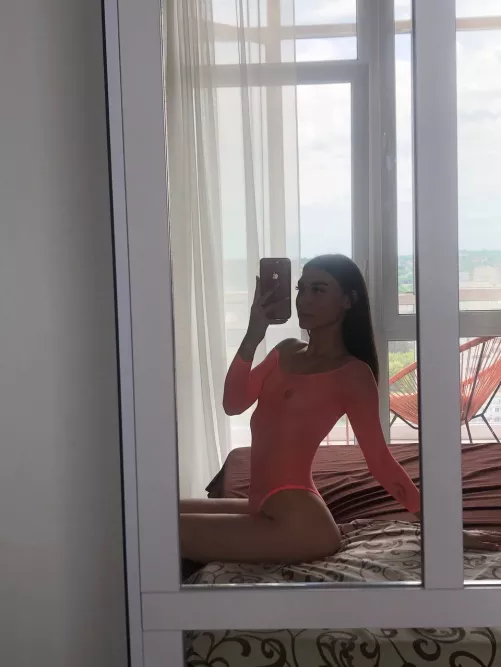 I'm tired of using the mirror, it's a pity I don't have a friend to help me take pictures ahah