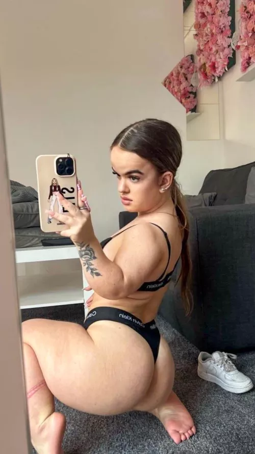 My dwarf feet want your whole attention