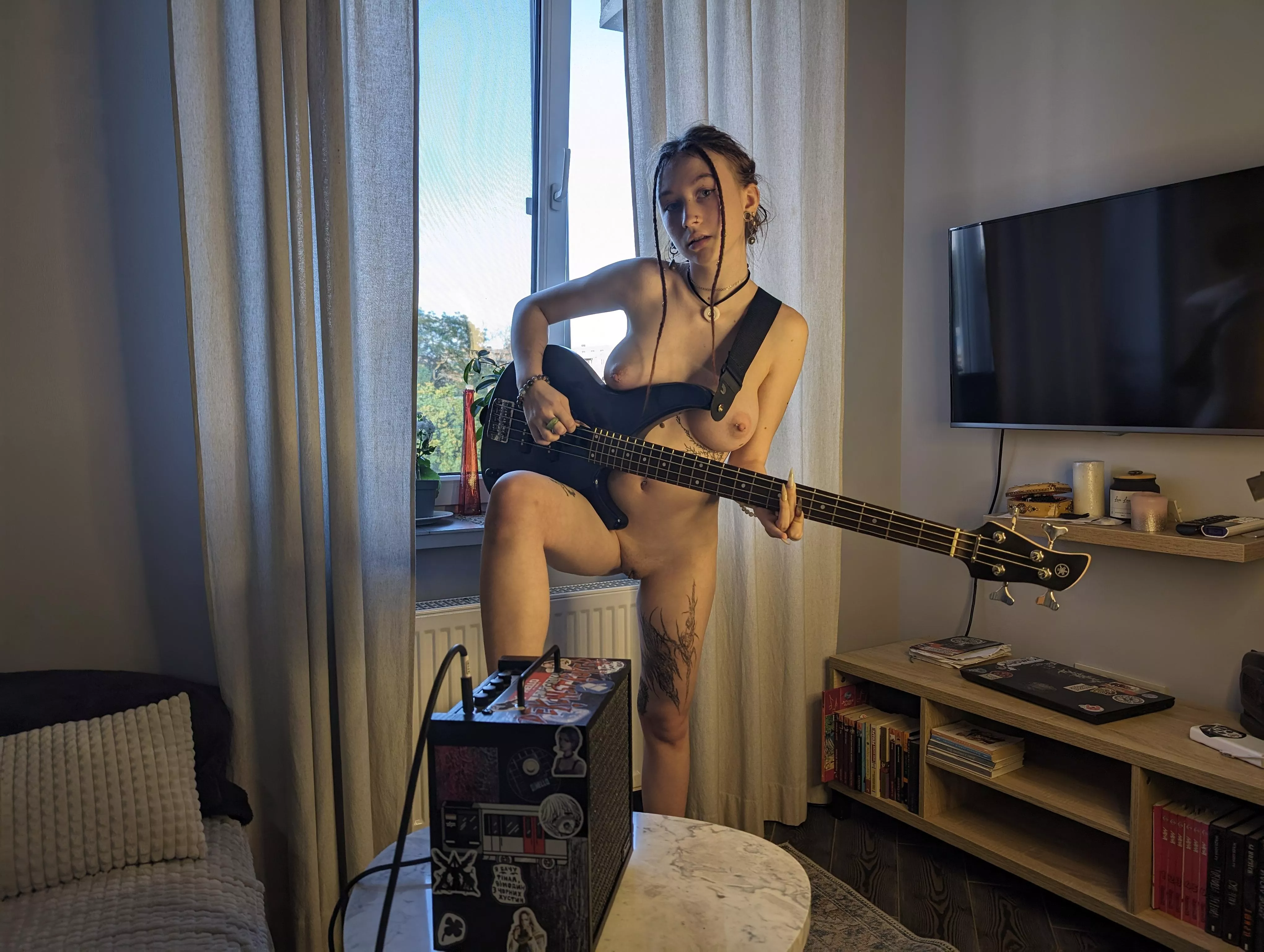 Rock girl, I like to flash my tits