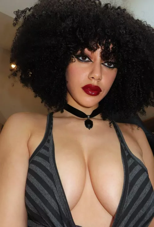 A beautiful Latina for you to enjoy