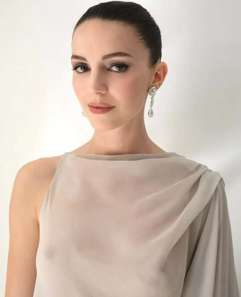 Ella Hunt is stunningly beautiful