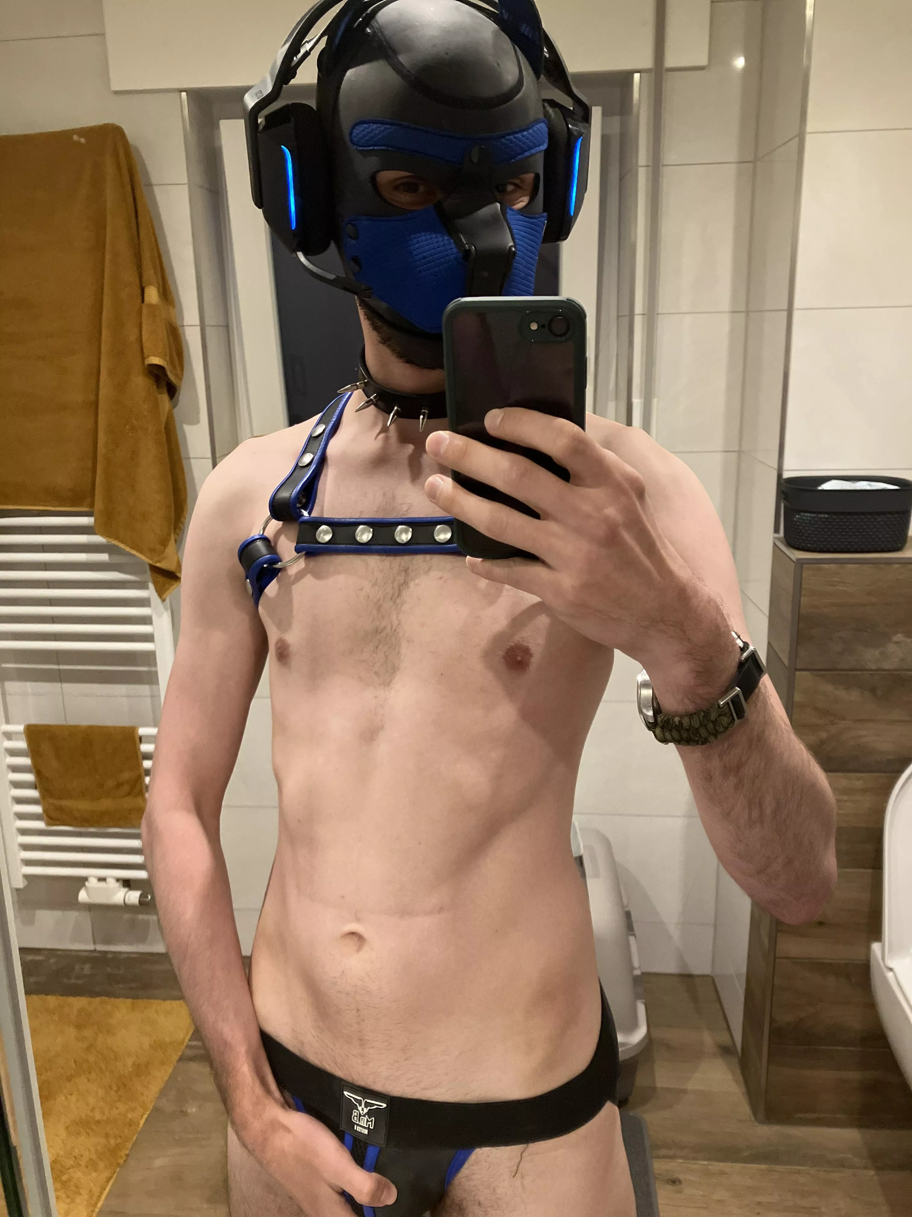 Got spontaneously horny while gaming