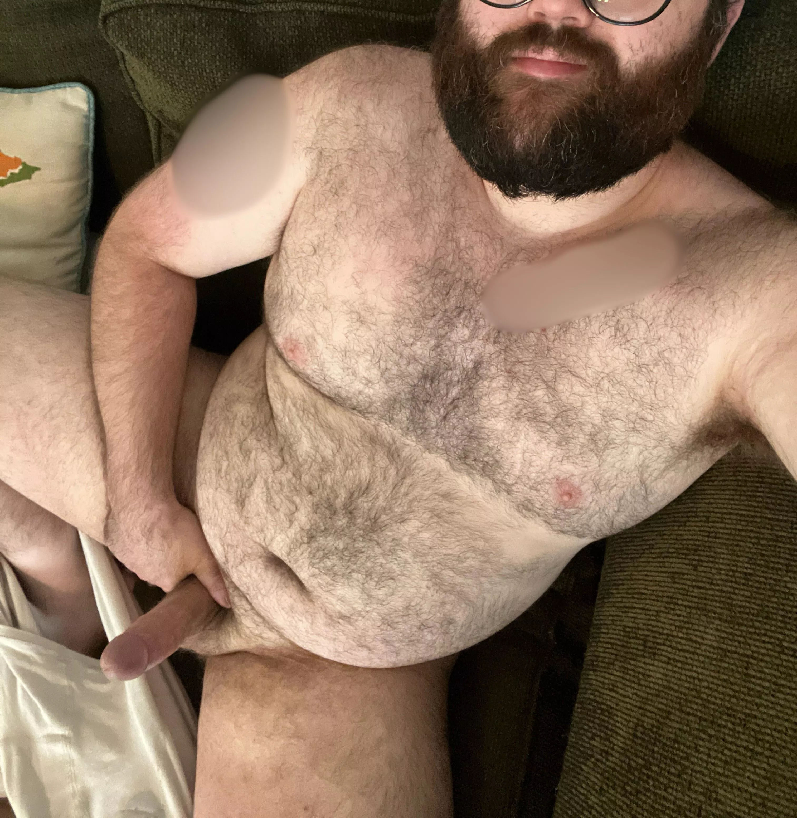 Happy Saturday! Let’s put something on TV and relax on the couch together 😇