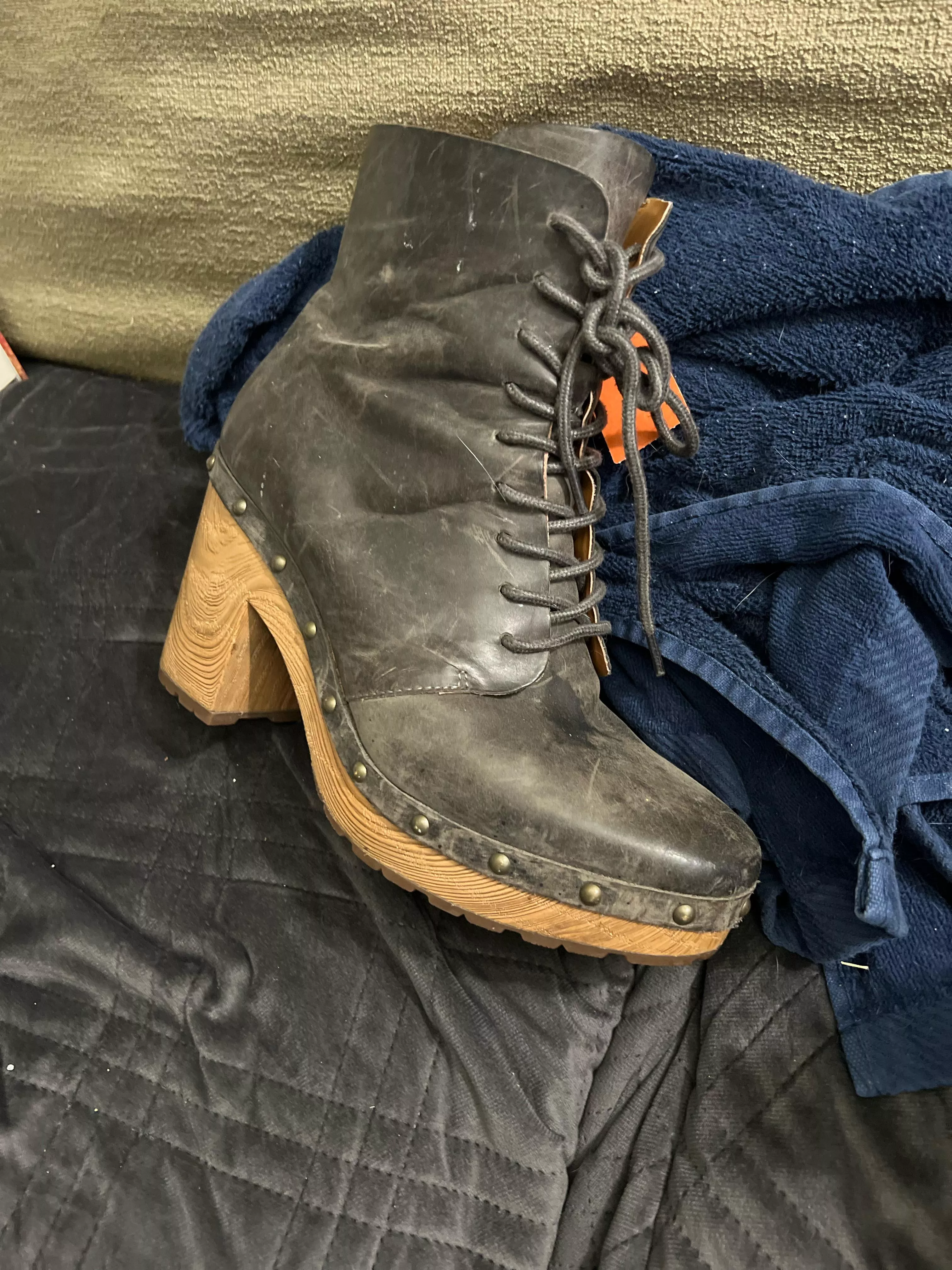 How to treat stain, clean and condition Nubuck boots with wood sole