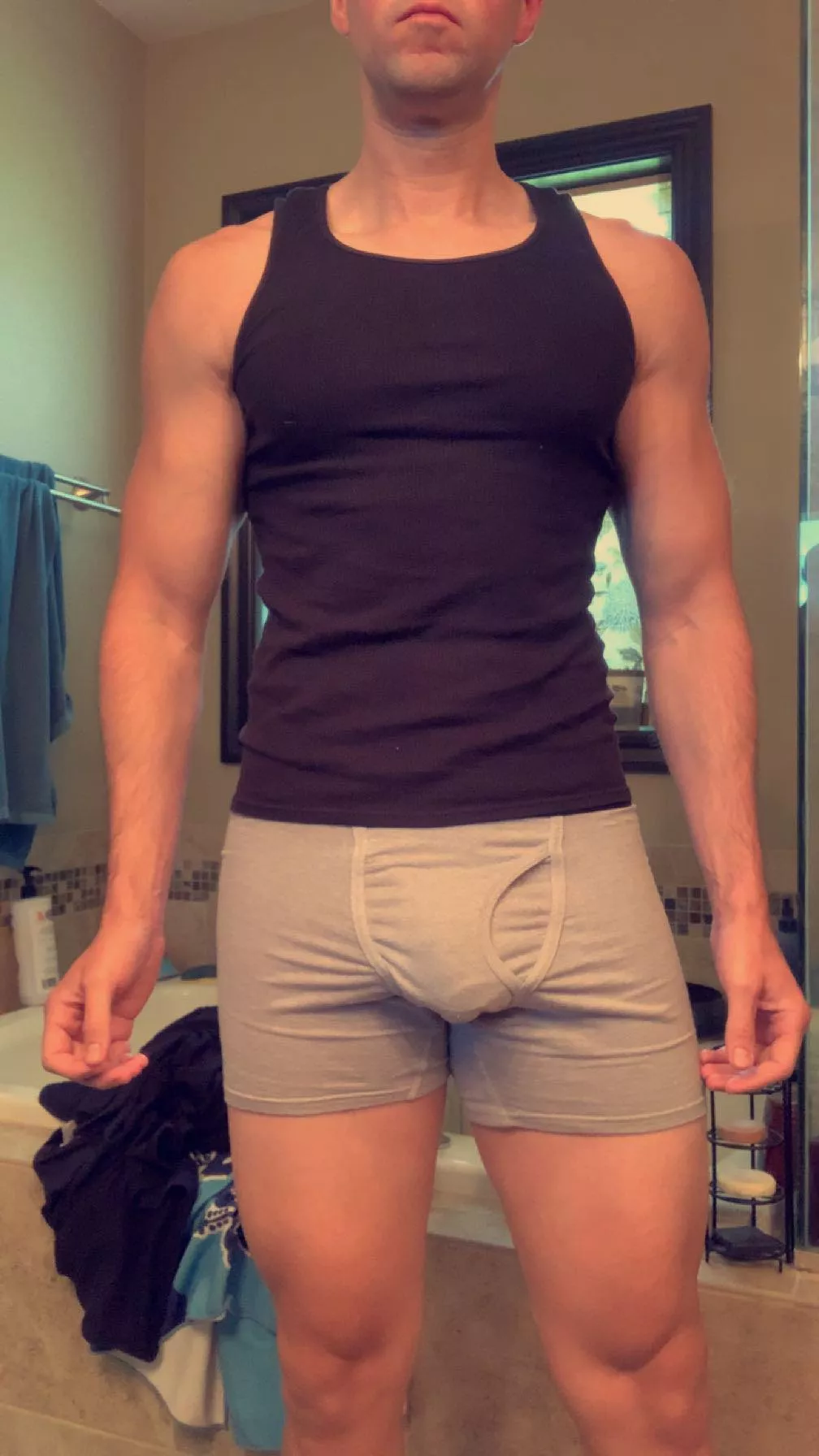 How’s married dads(38) bulge today !