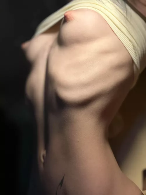 I knnow you are very thirsty, you can try to sip my tits