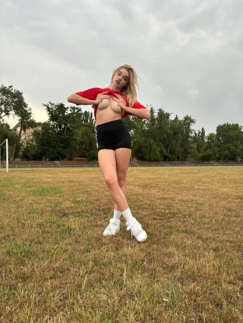 I like to show my tits in public