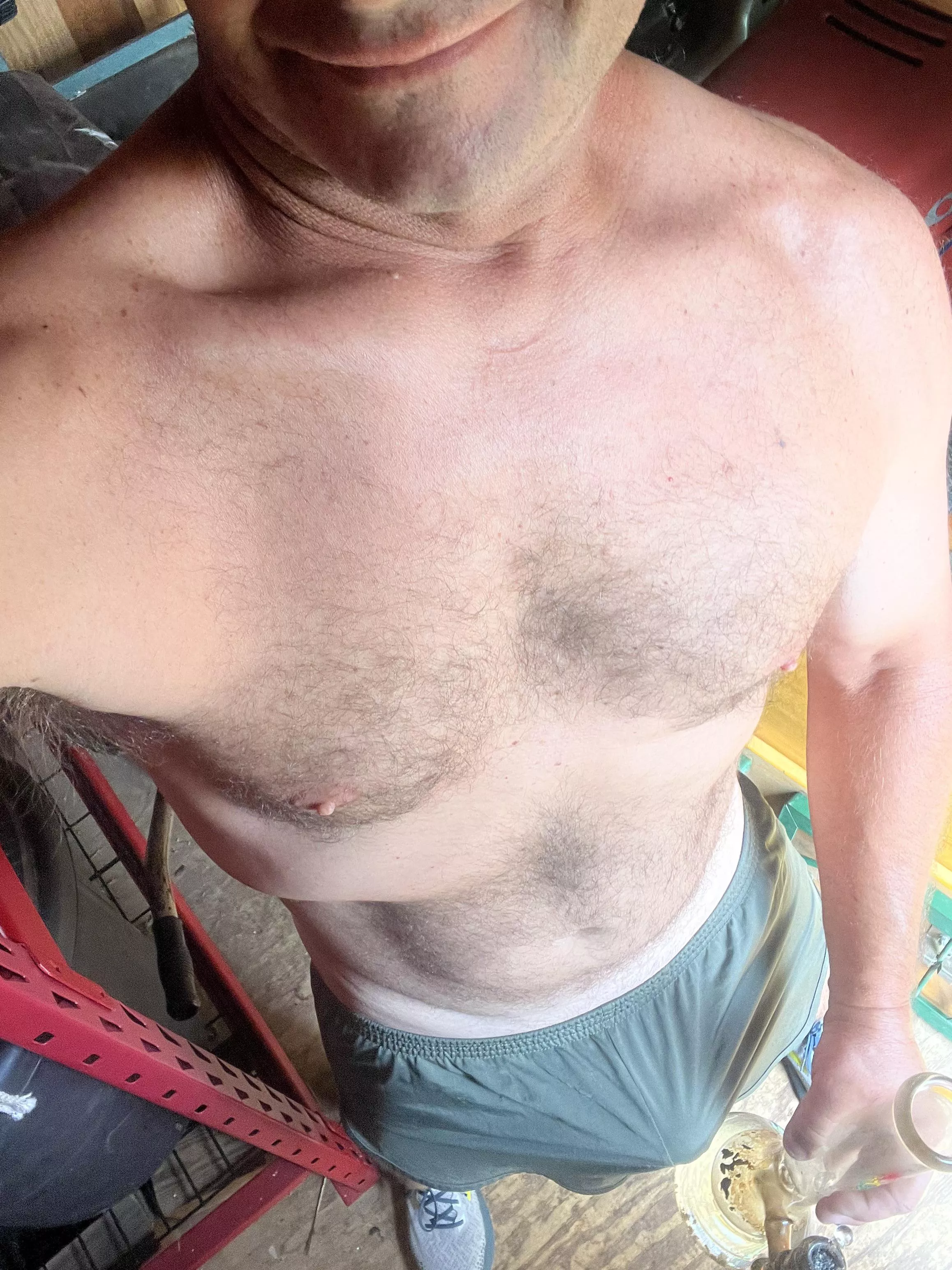 [M]Ripping bongs in the shed who’s down