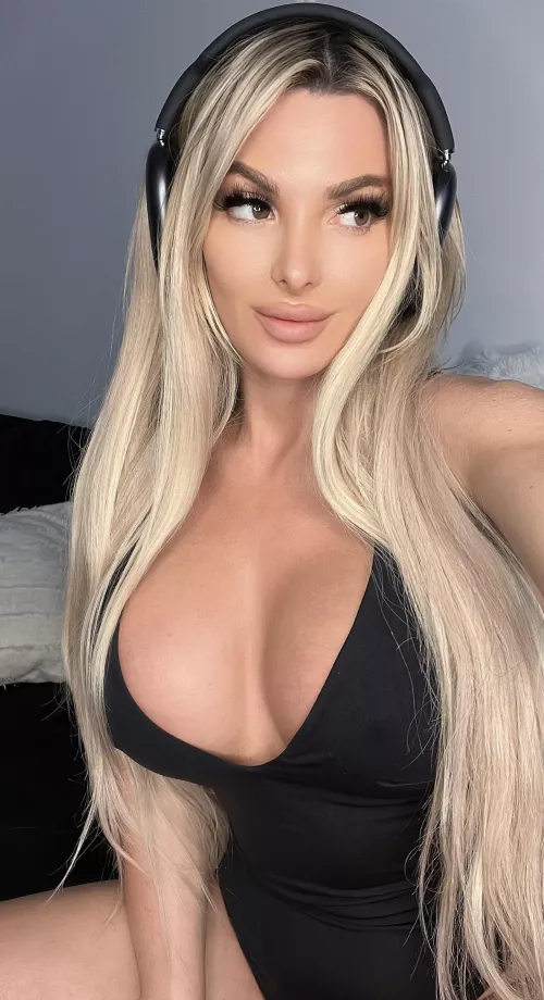 Natalia Kaye (@nataliakayex)