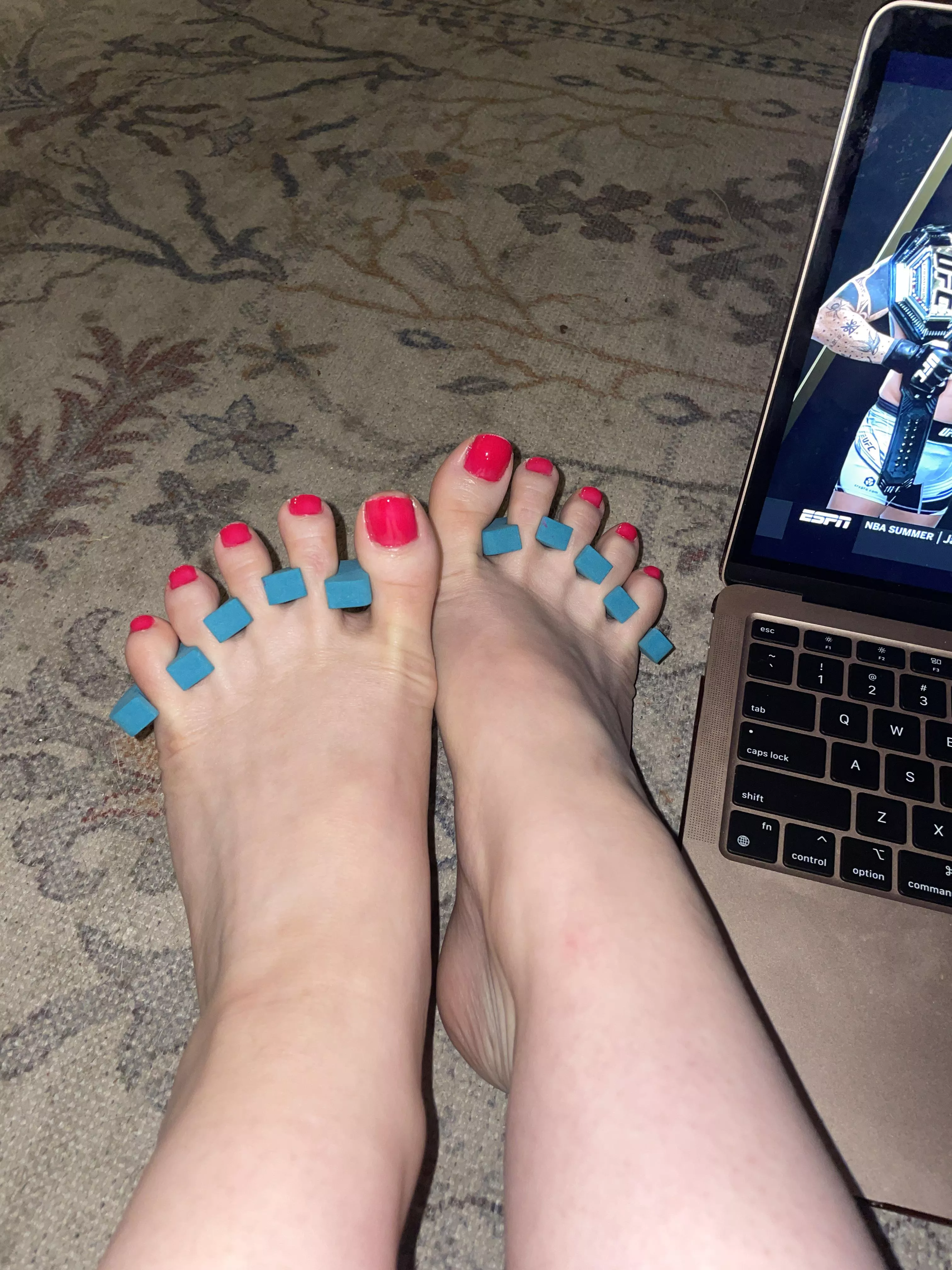 Pedicure and watching UFC Fight night. Name a better way to spend Saturday night😉