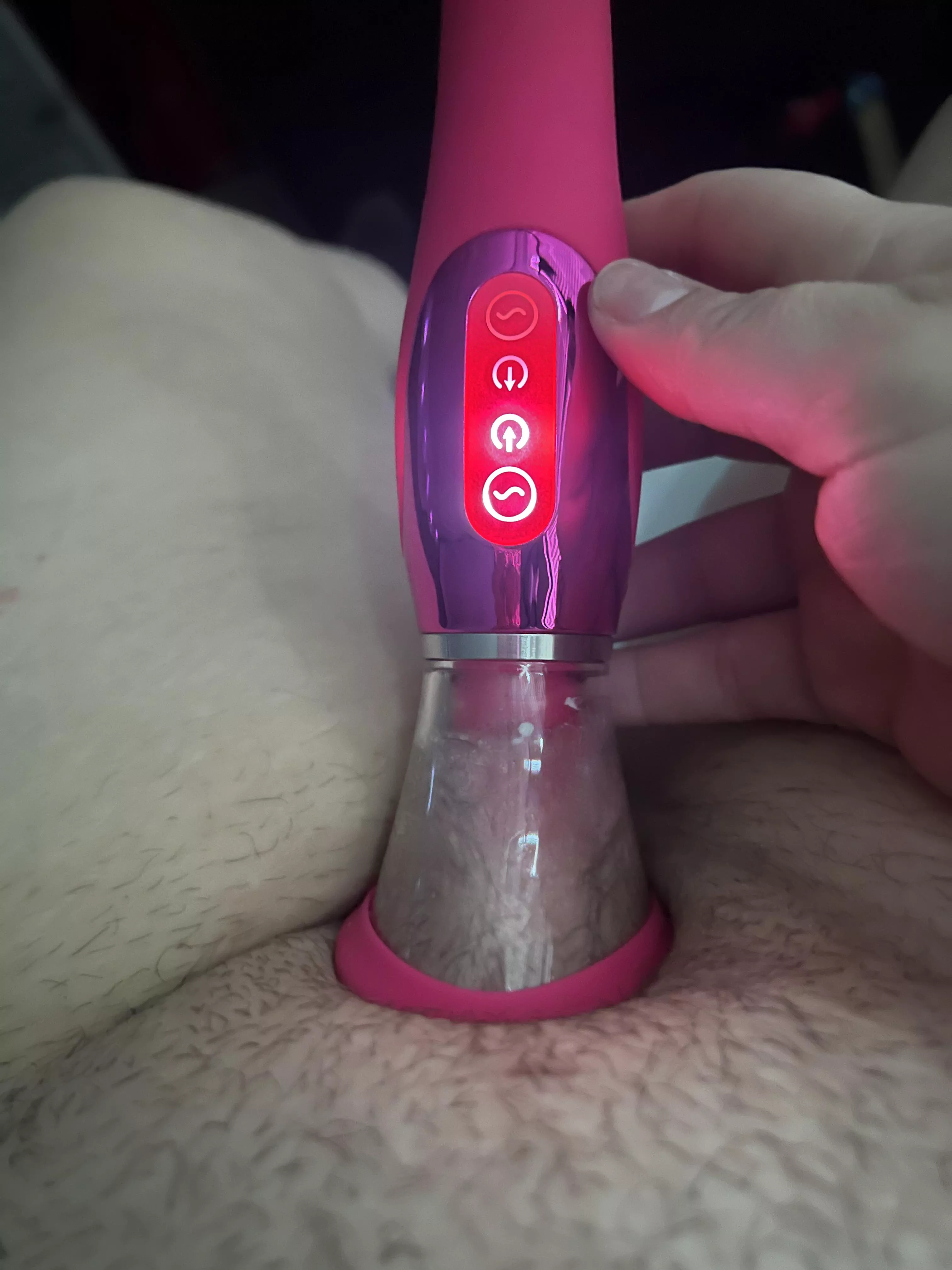 pumping my clit for the first time [f]