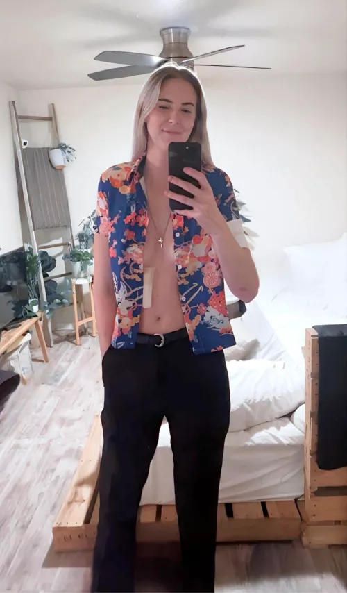 Tall enough to be your Juliet or your Romeo [F] 6’1 