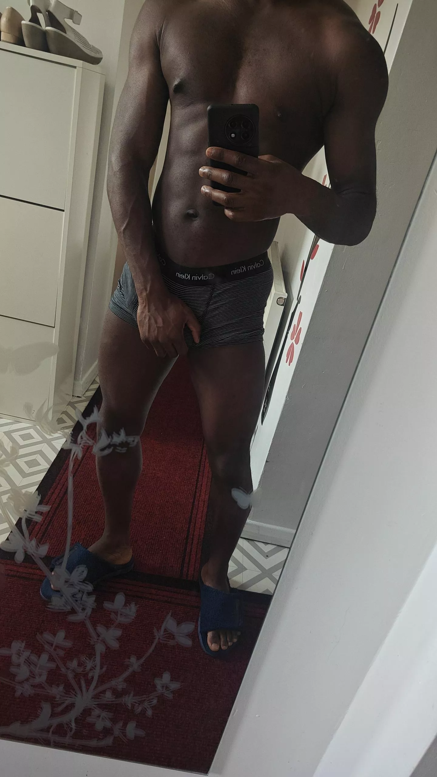 Top looking to trade with guys with nice 🍑, reborn_193, be over 20. 