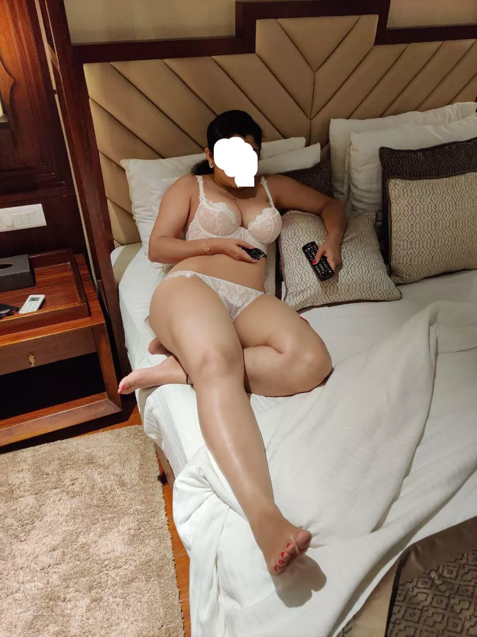 We are waiting for right kind of person to join us. Someone classy , educated , right vibe, hygenic with fitness. If you want to join us do. We can do some crazy stuff. 