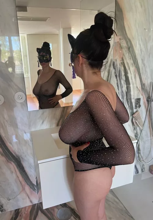 We're best friends and I show you this picture for your opinon. What do you say