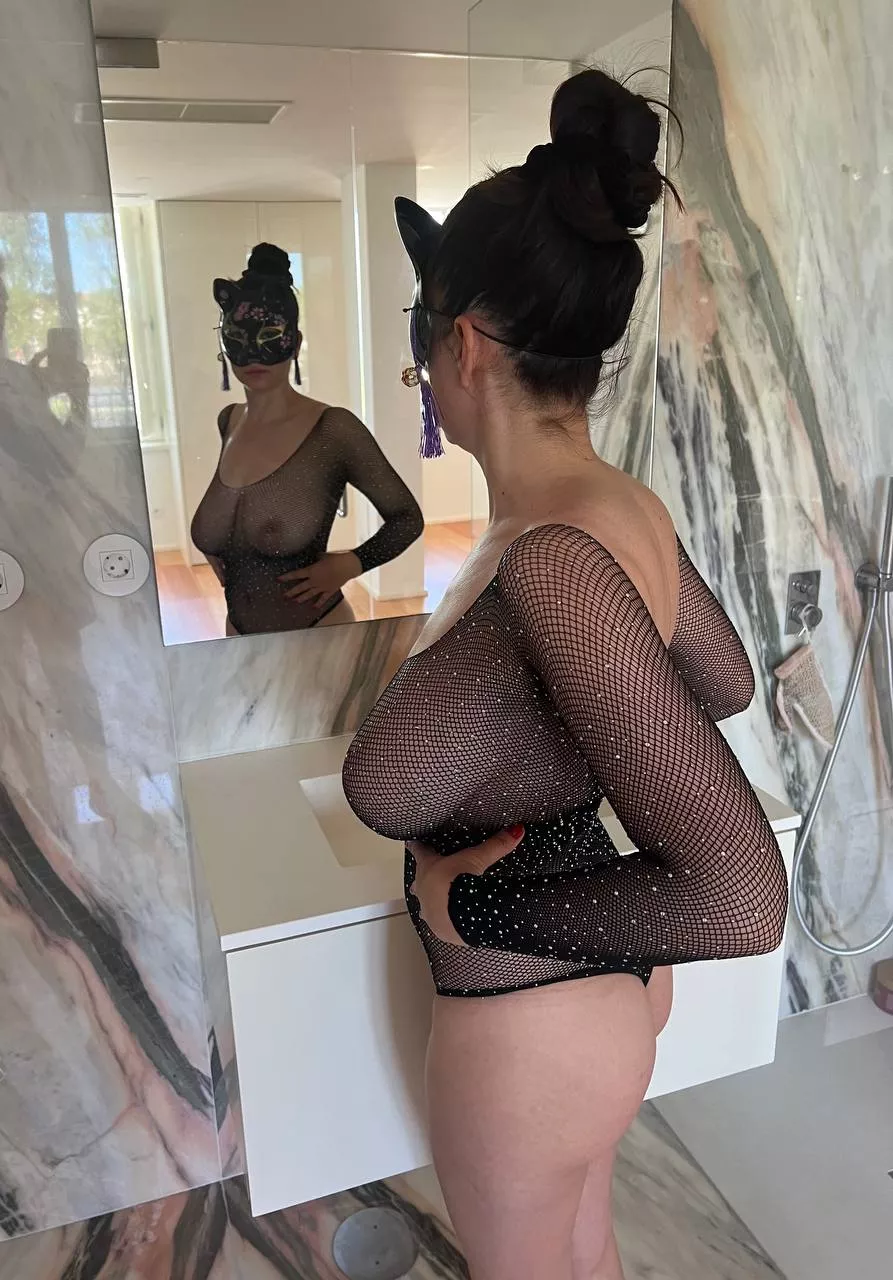 We're best friends and I show you this picture for your opinon. What do you say