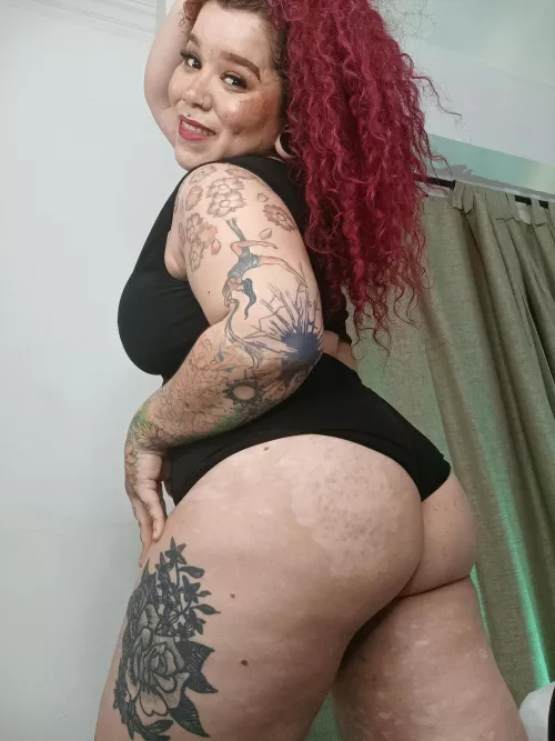 who want's to play with my big body? 