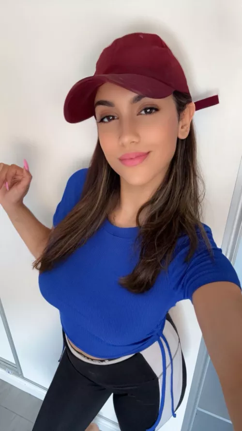 Wondering what wearing tight clothes do to men...