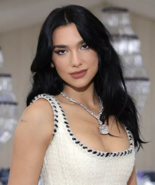 Would love a bud to help me relieve some stress for Dua Lipa and Sydney Sweeney 