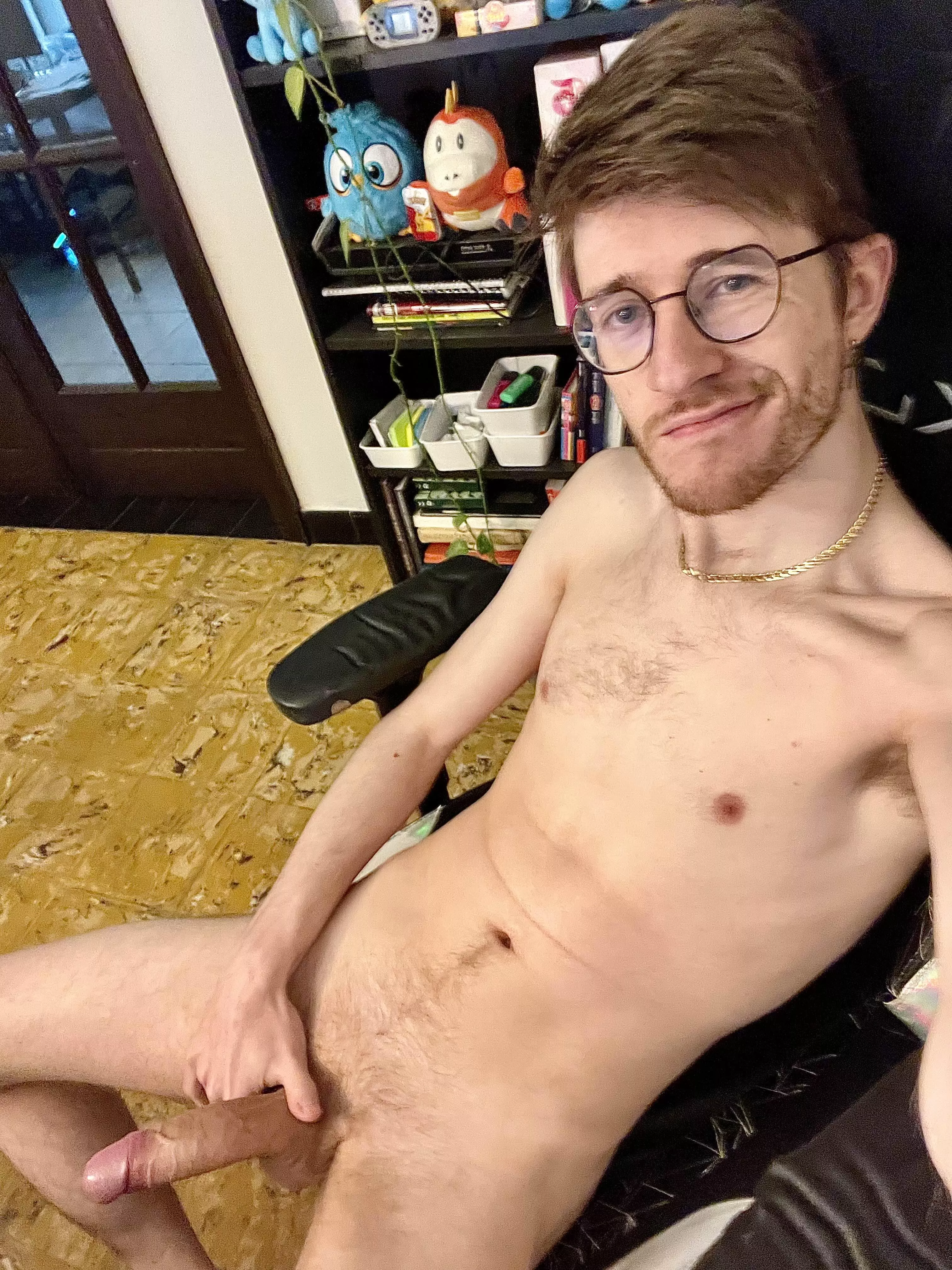 Would you ride me on my gaming chair? 😘