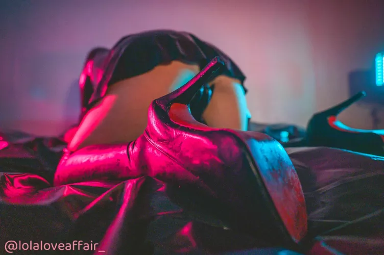 Are heels and skirts are a good duo?