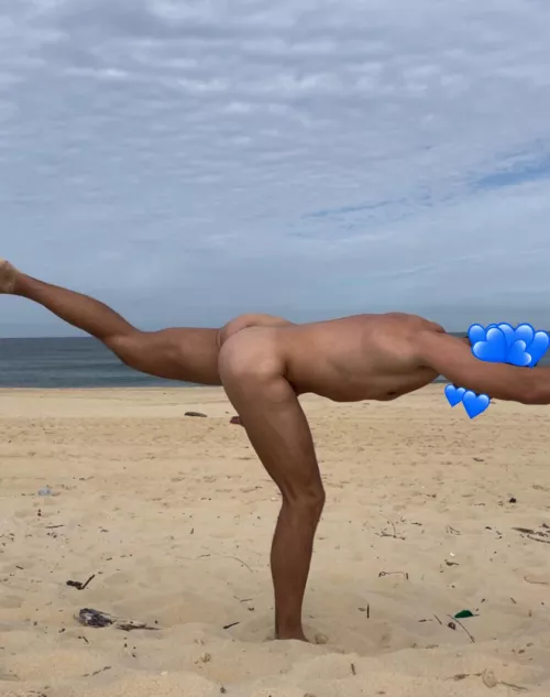 As there were no waves to surf 🏄🏽‍♂️, I went through my yoga / mobility routine this morning 🧘🏽