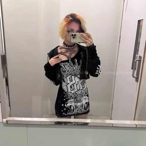 hey there, your punk girl in toilet