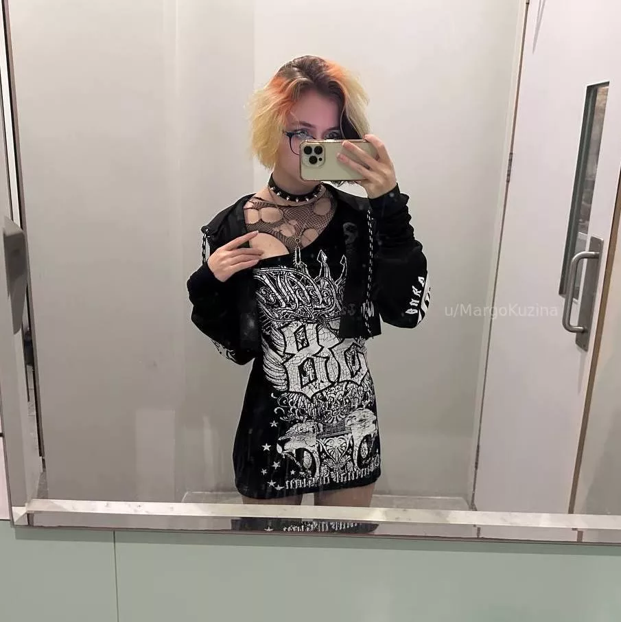 hey there, your punk girl in toilet