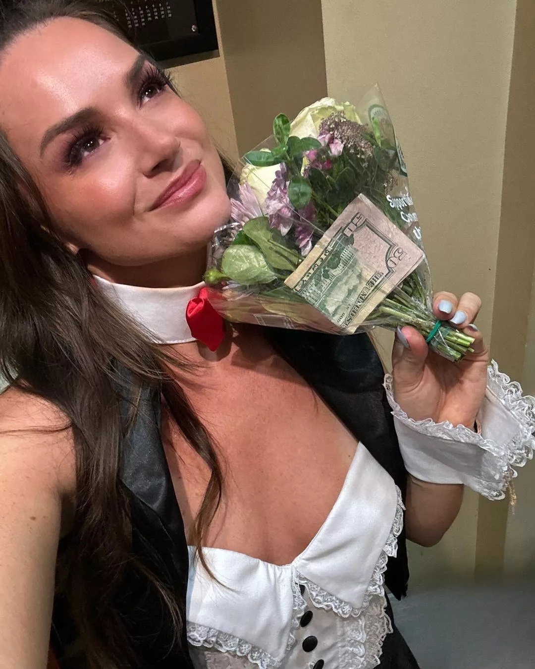 How to make sure she’ll take your bouquet 