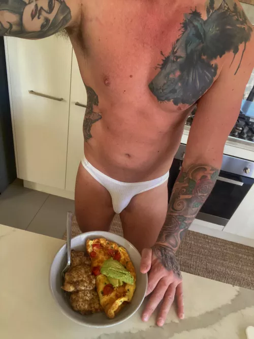 I love to leave the windows open for the neighbours 😉 I wish someone would come join me though