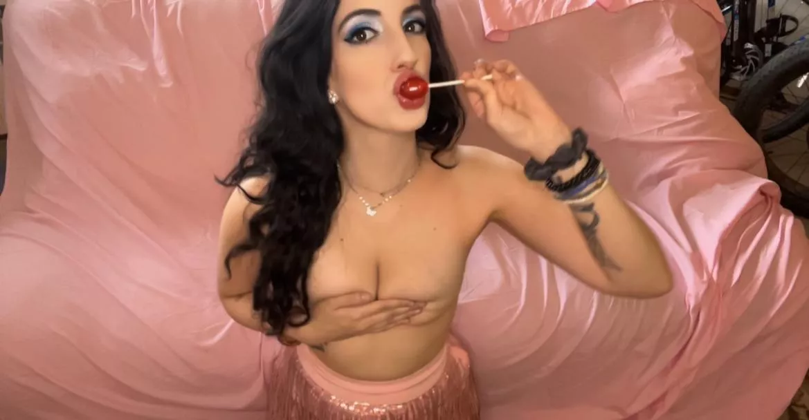 I want candy 🍭 😍