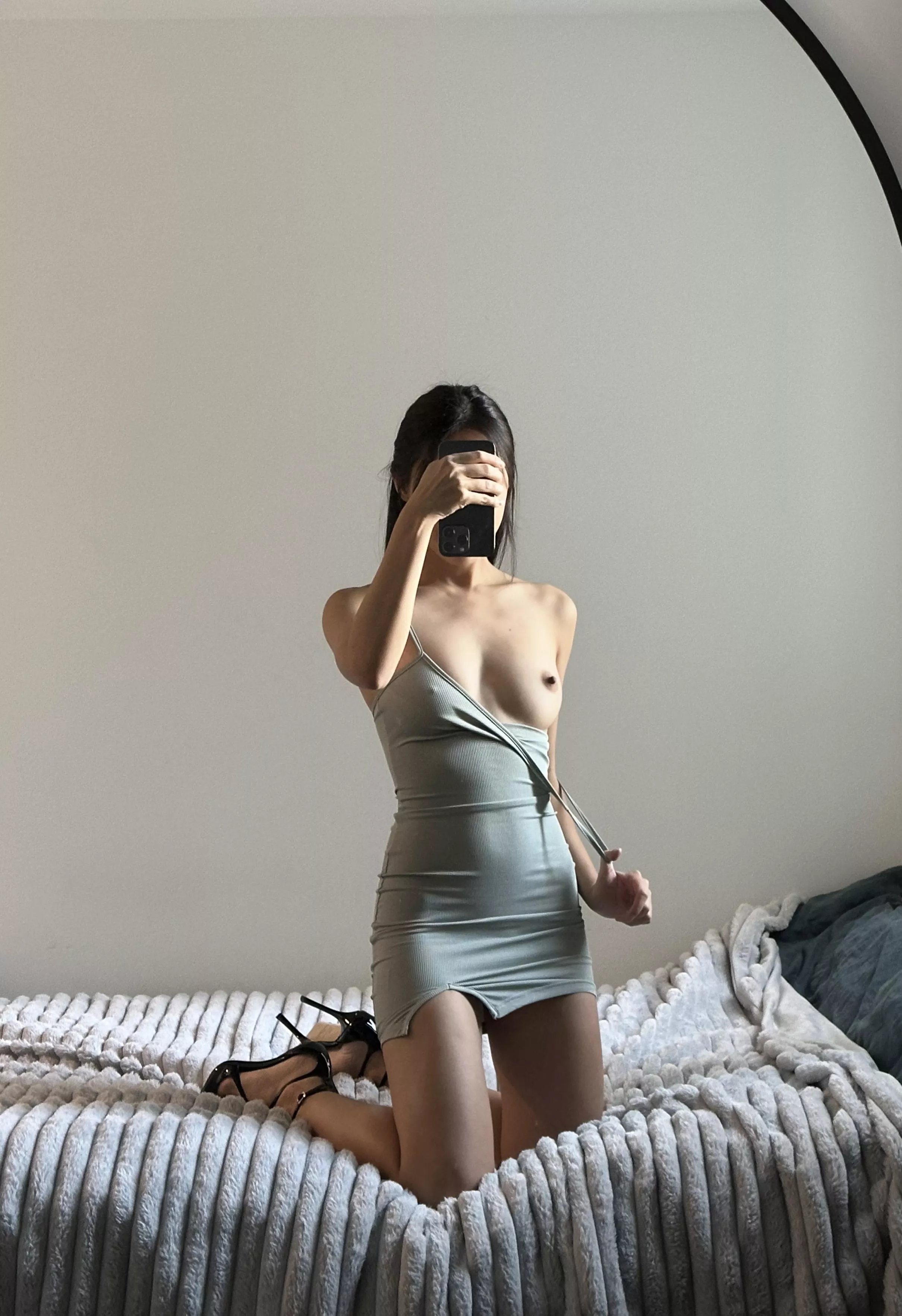 Jealous of what my mirror gets to see everyday? ♡