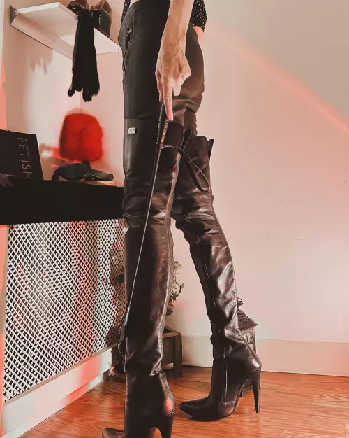 Listen up slave. My crotch high boots want to be worshiped & my leather pants are demanding your attention