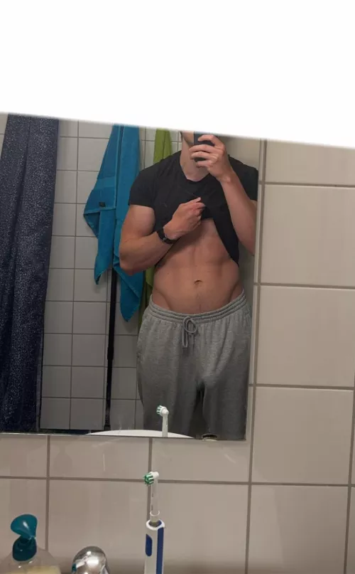 V-lines abs and dick