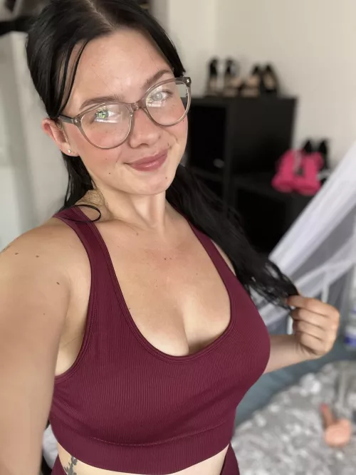 a cute gym crop top is always fine hihi 