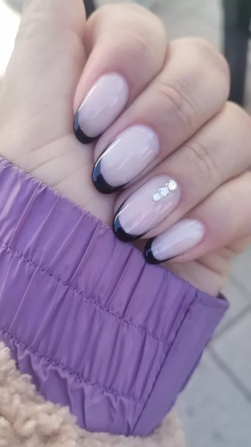 Black French combines with your skin?