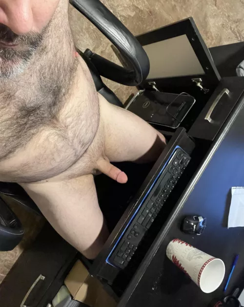 Designing at home has benefits🤔☕️