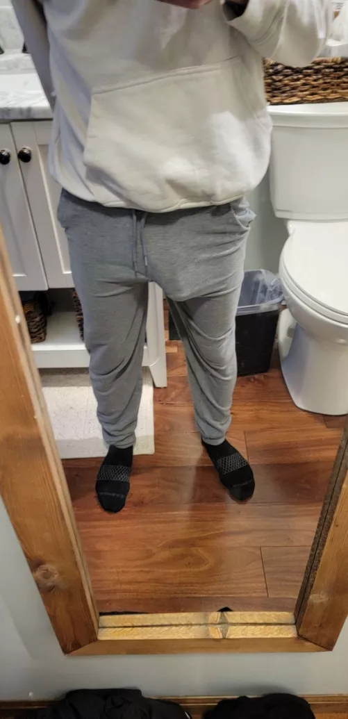 Gray sweats doing their thing 