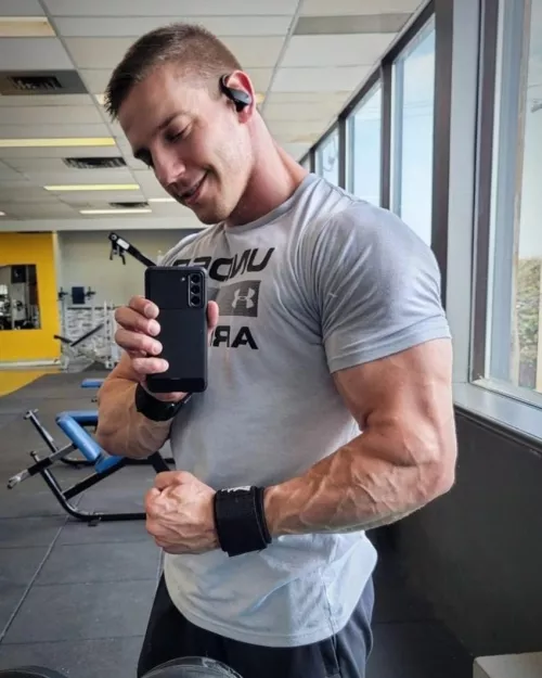 H u g e 💪🏼😈🔥