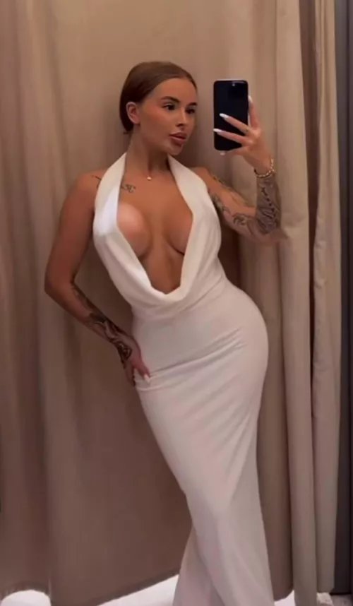 I decided to try on a beautiful dress for a beautiful body