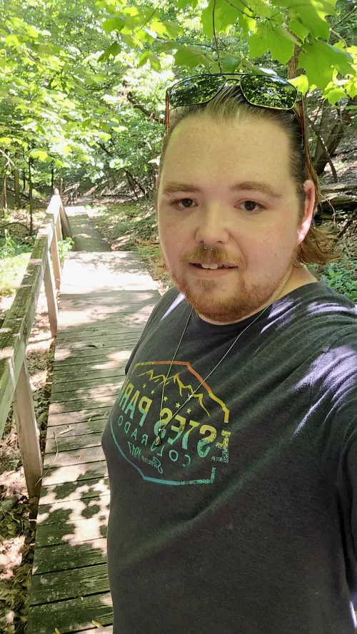 I know I'm not the cuties or hottest guy but I thought I'd say hi