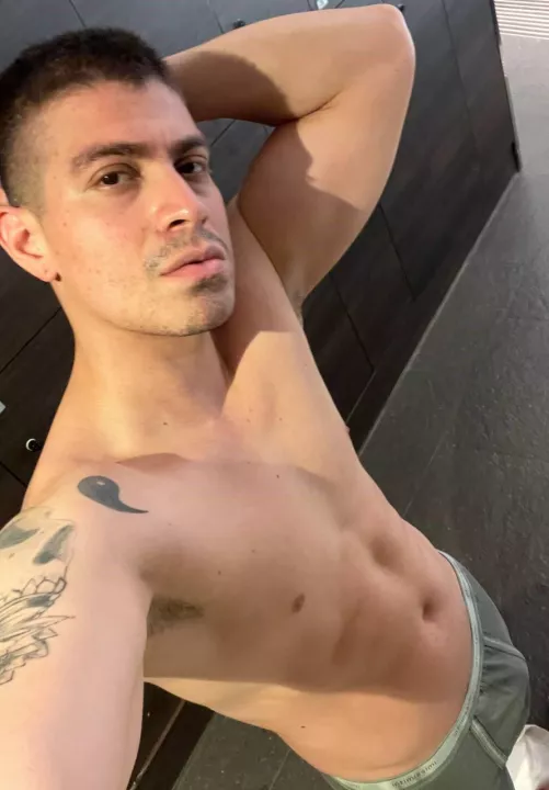 I want to show off my physique.
