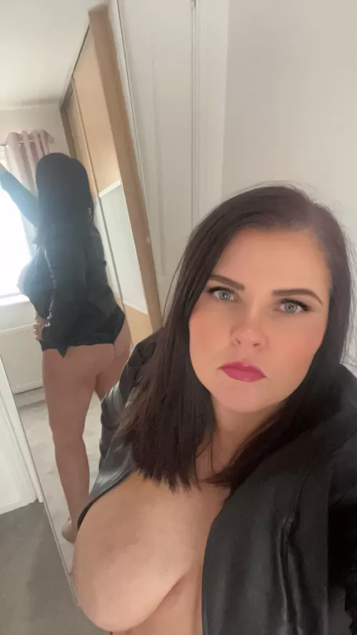 Leather and bare skin is a great combination 