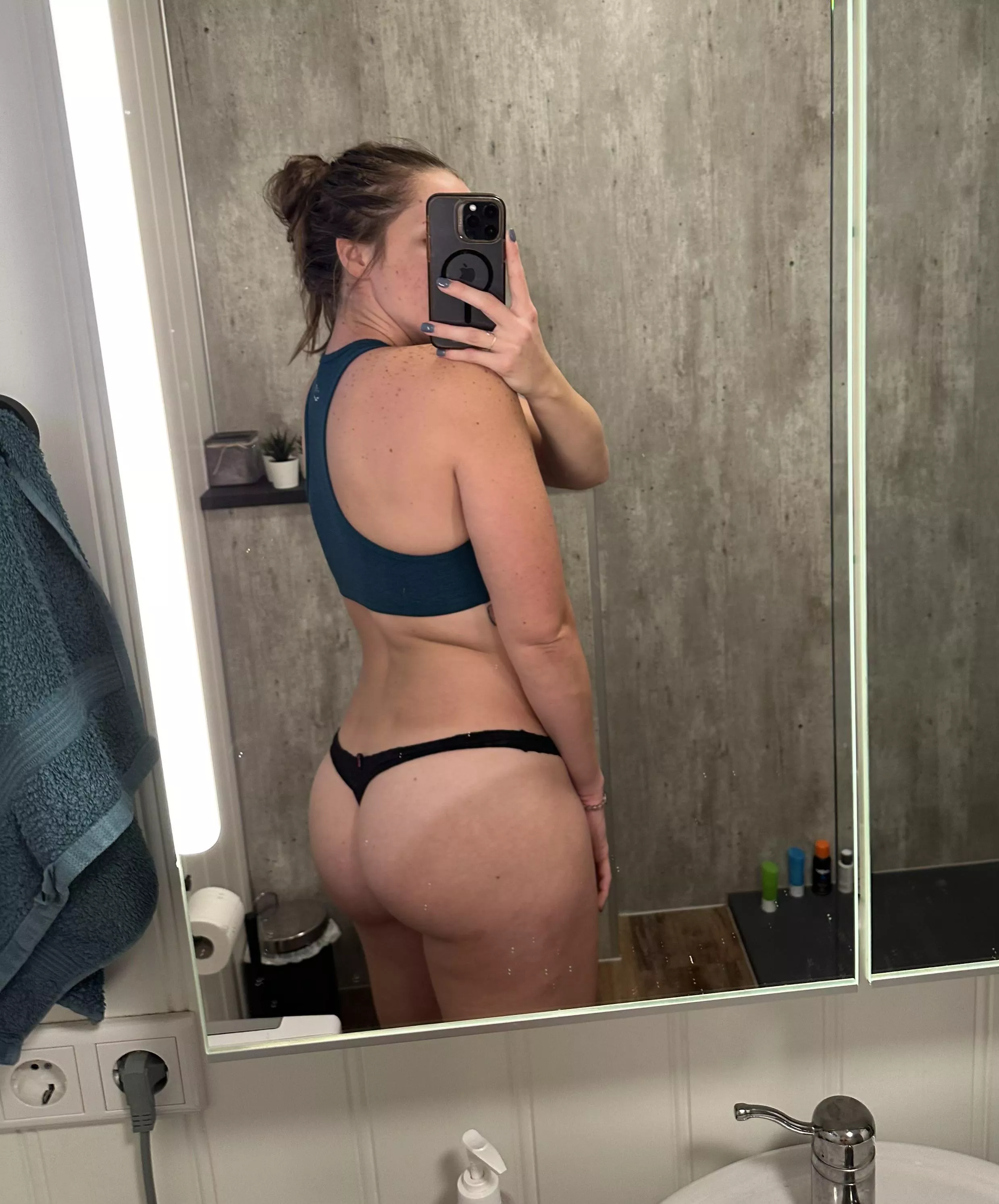 my ass devours this thong...