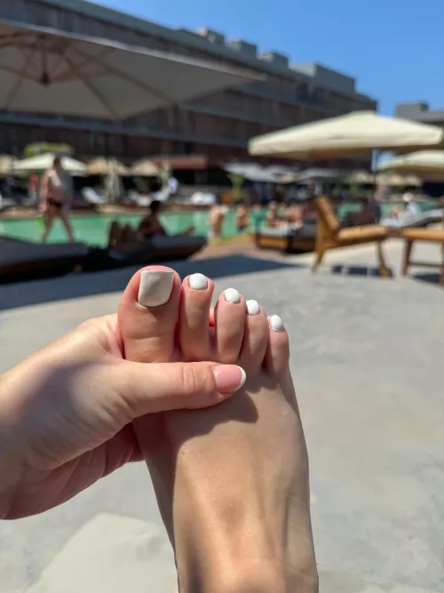 Press these little cute toes in your mouth 😉