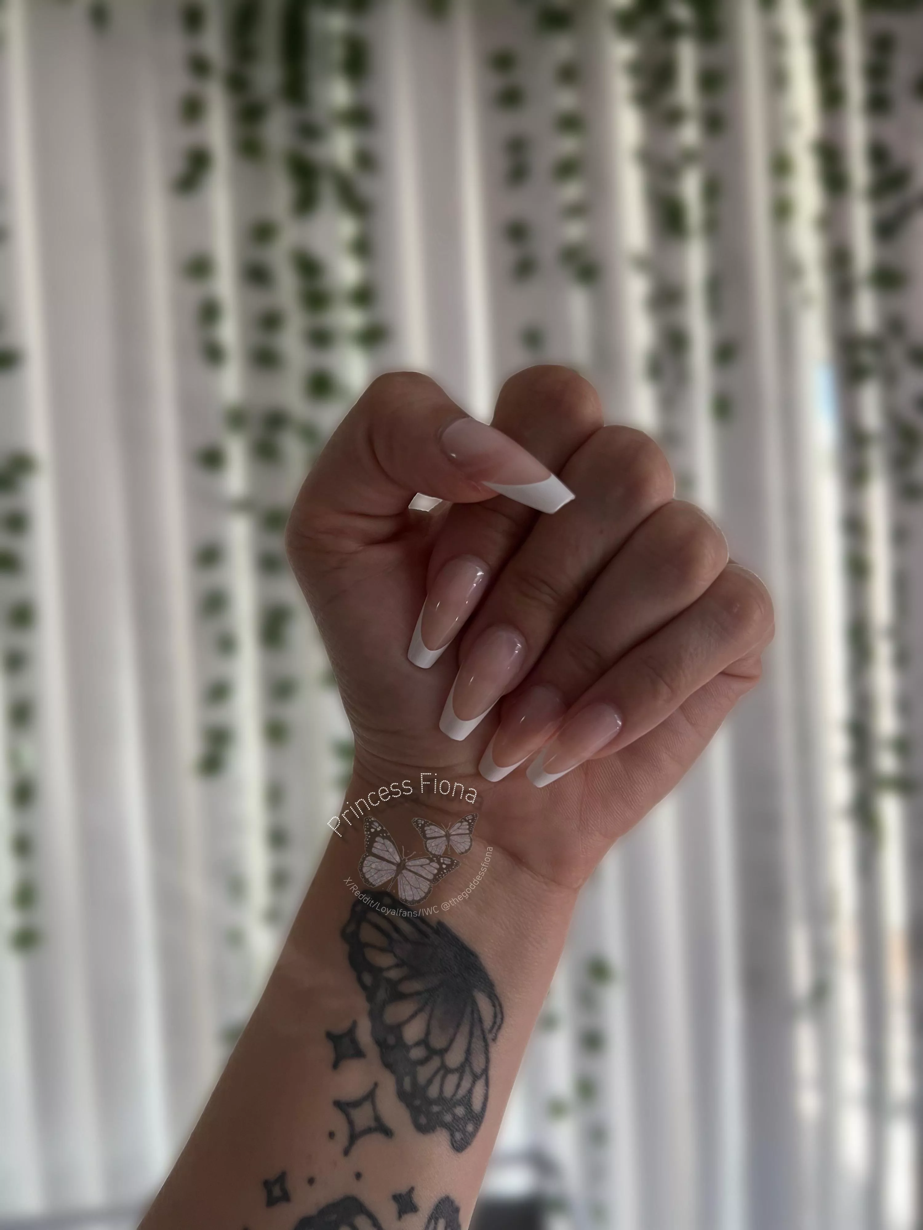 Pretty French tips before vacation 🤍